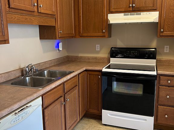 2nd image of 139 Darby Woods Ct