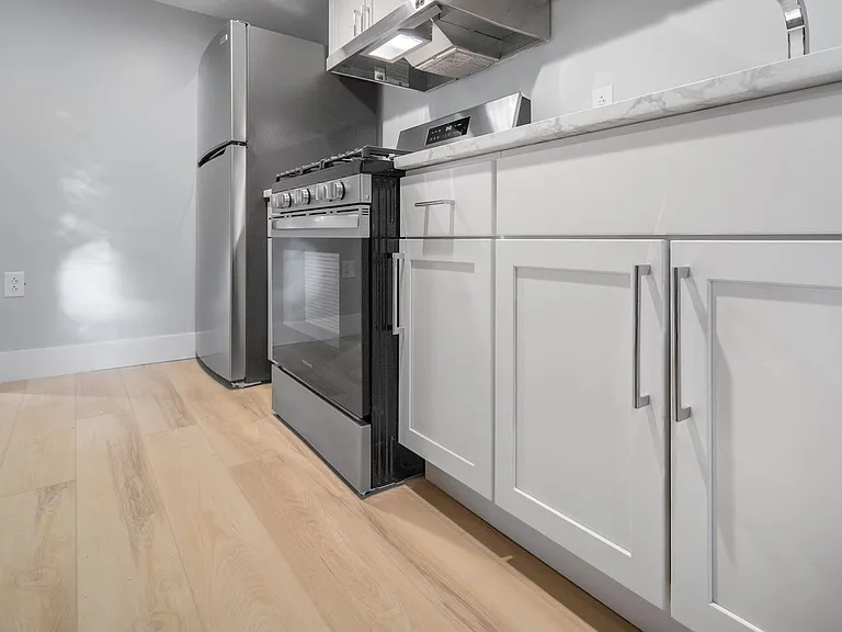 104 Harvard Pl — Photo 30