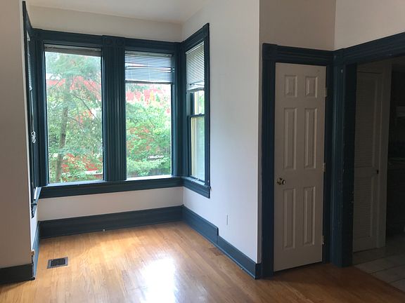 2nd image of 513 W Huron St Unit 1