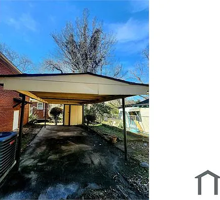 490 Hall St — Photo 5