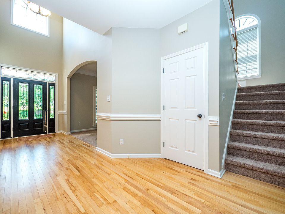 1st image of 213 Fernbrook Dr