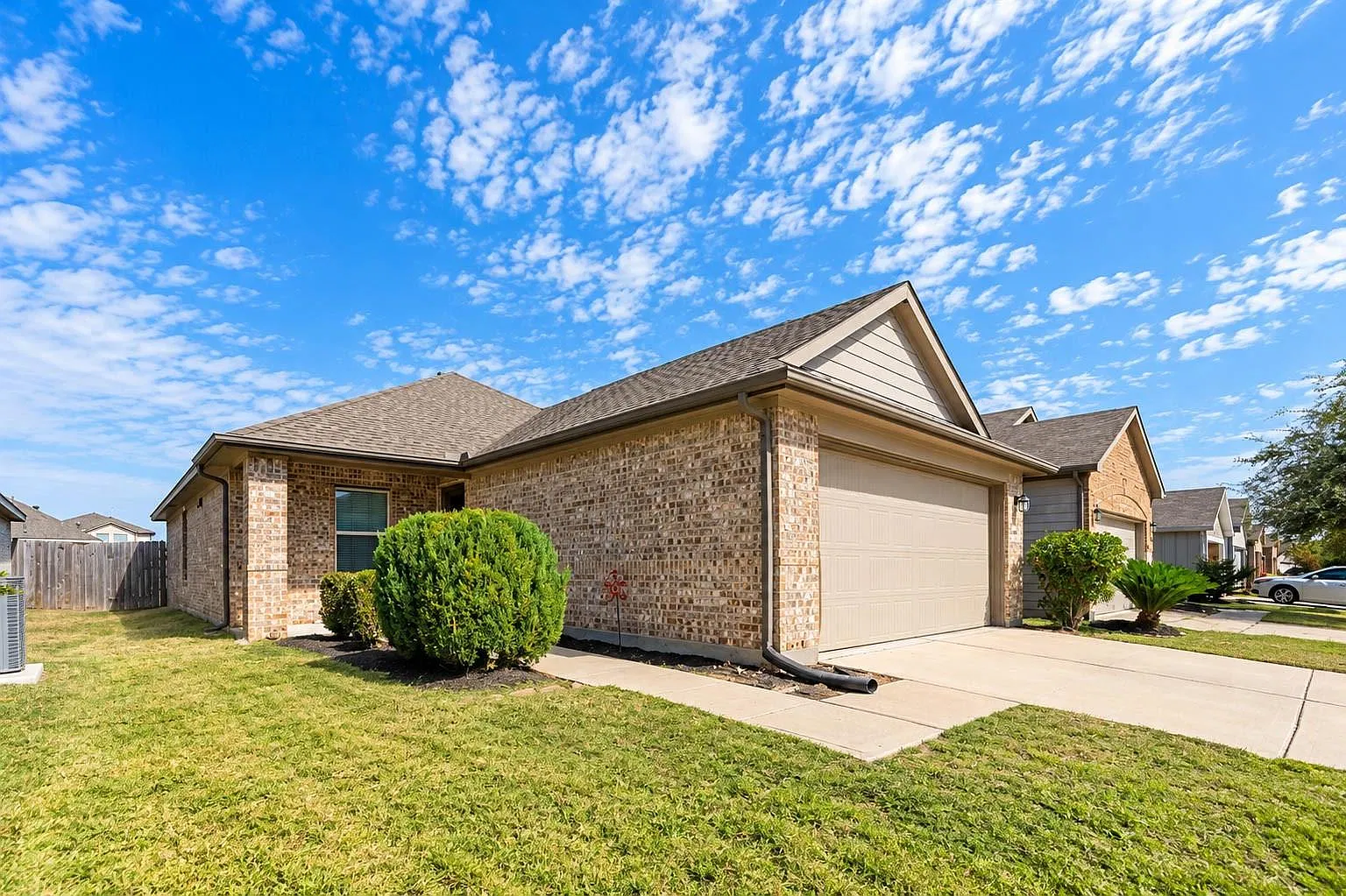 3 bed, 2.0 bath, 1220 sqft, $1,925 — Photo 2