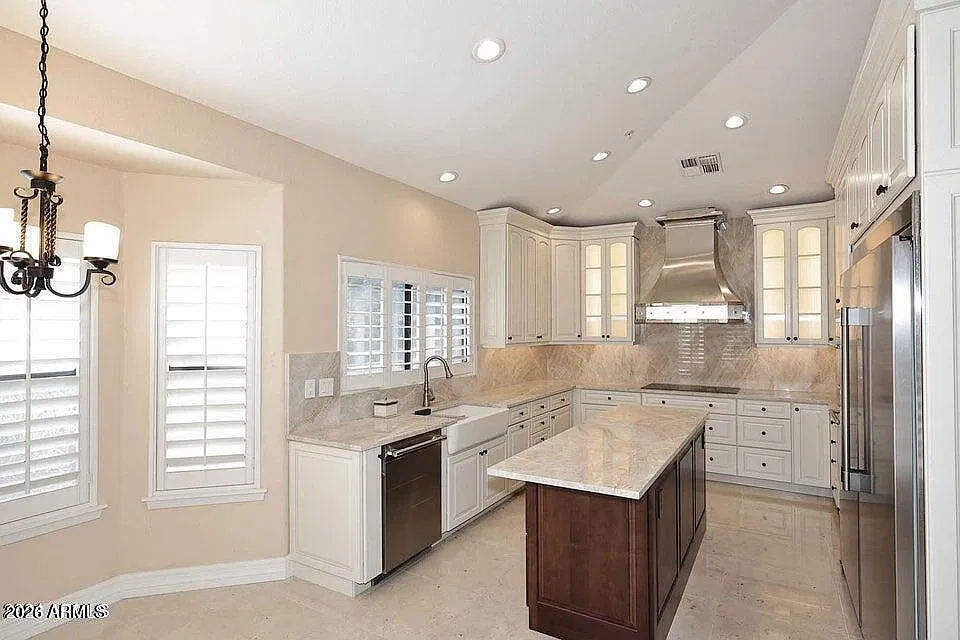 4 bed, 2.5 bath, $5,995 — Photo 4