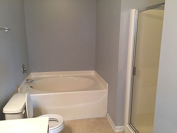 5th image of 111 Ellington Dr