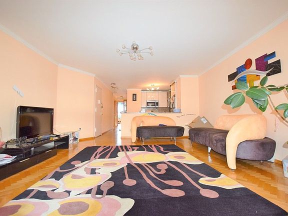 3rd image of 11 Cove Ln APT 1