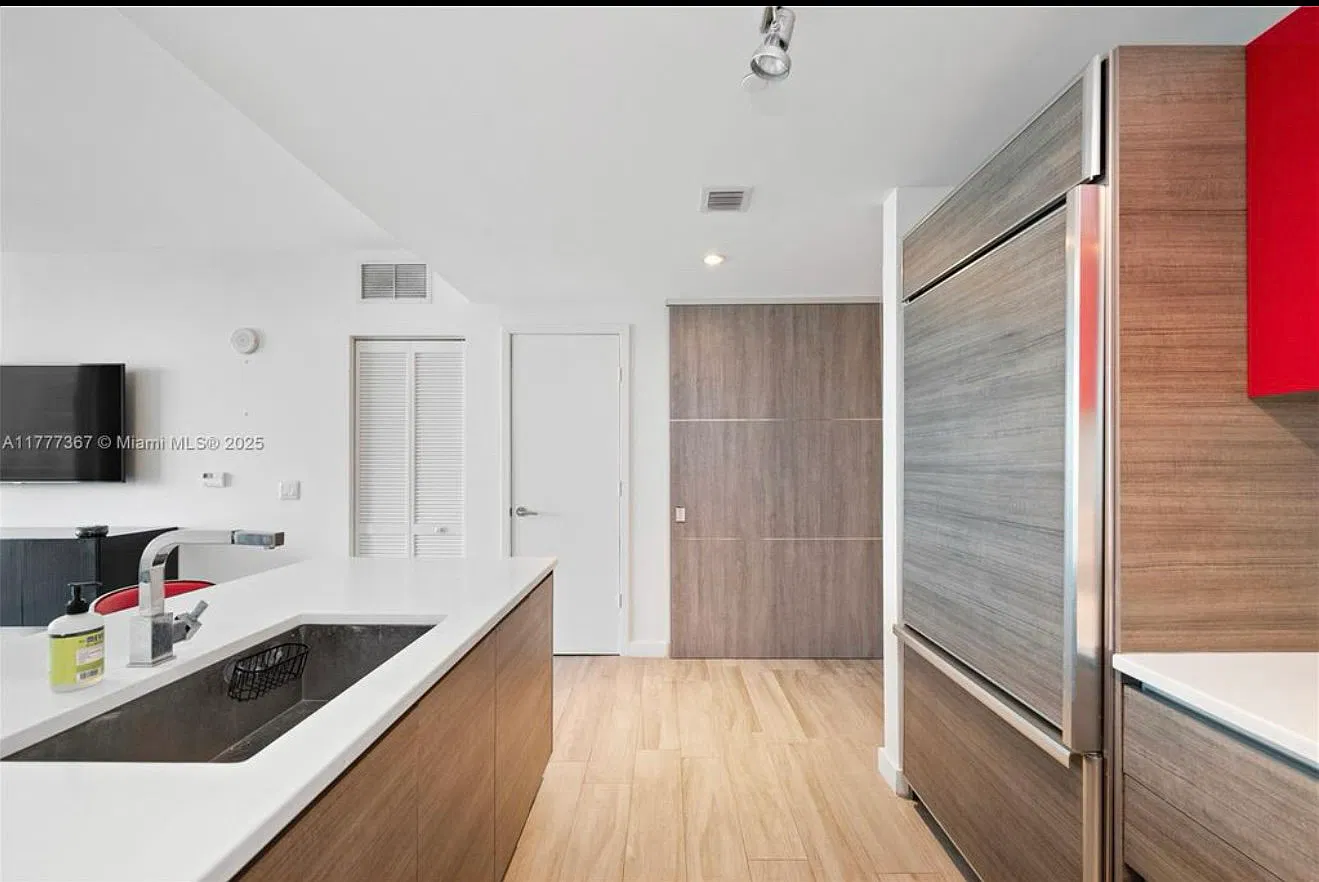 2 bed, 1.0 bath, 877 sqft, $3,609 — Photo 1
