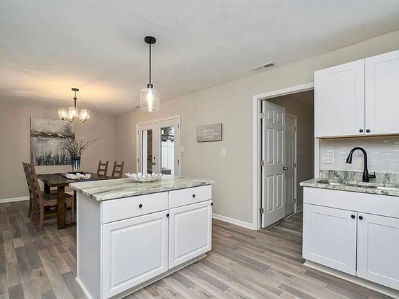 4th image of 1040 Level Green Blvd