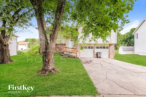 704 Autumn Dr Photo 1