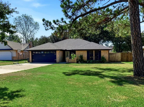 8624 Crestview Dr, North Richland Hills, TX 76182