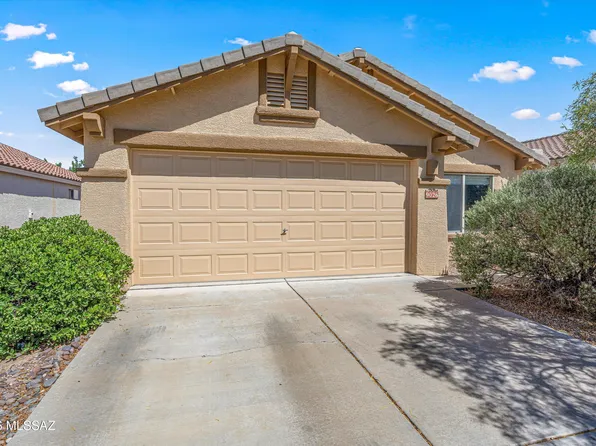 9026 N School Hill Dr, Tucson, AZ 85743