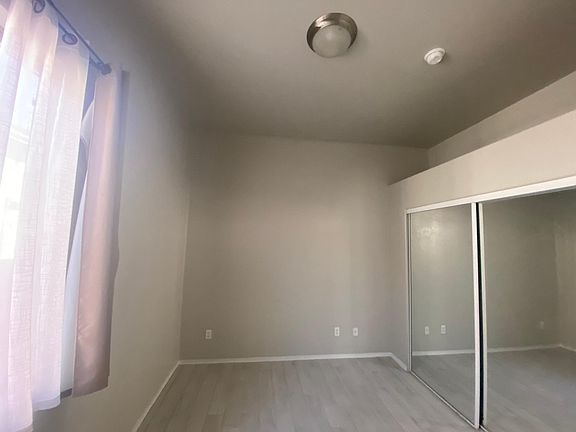 3rd image of 1198 W Doolan Dr
