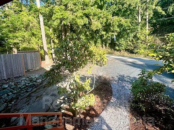 4th image of 1606 Emerald Lake Way