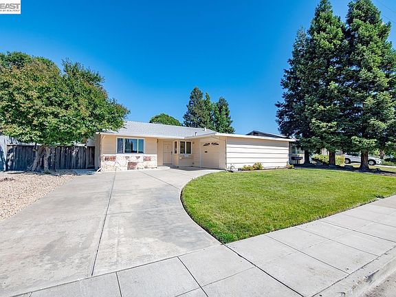 2nd image of 1457 Tulip Way