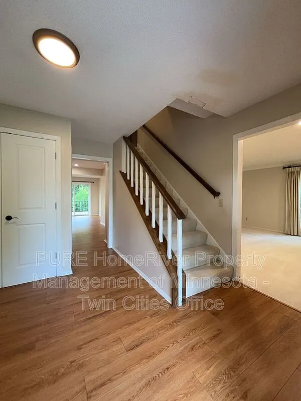 4 bed, 4.0 bath, 3260 sqft, $4,400 — Photo 3