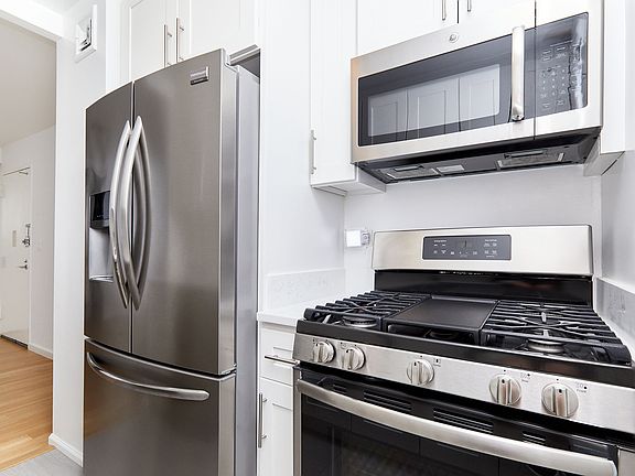 4th image of 220 E 65th St APT 5K