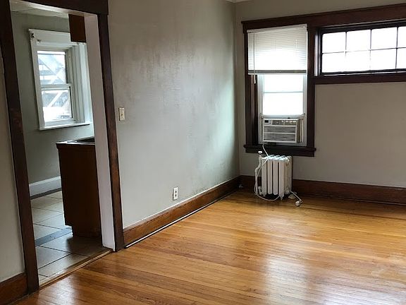4th image of 2922 Jackson St APT 4