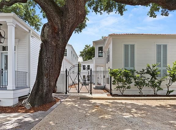 2nd image of 918 Foucher St #2