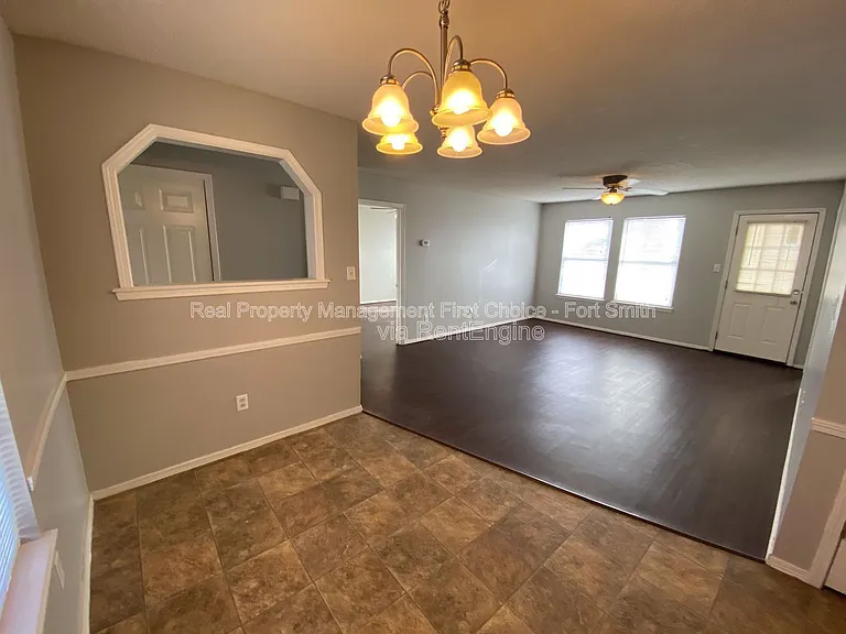 1911 Whippoorwill Dr — Photo 5