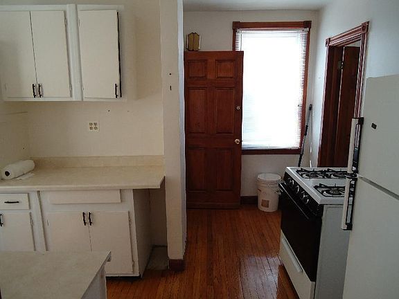 3rd image of 1750 N Hoyne Ave APT 1F