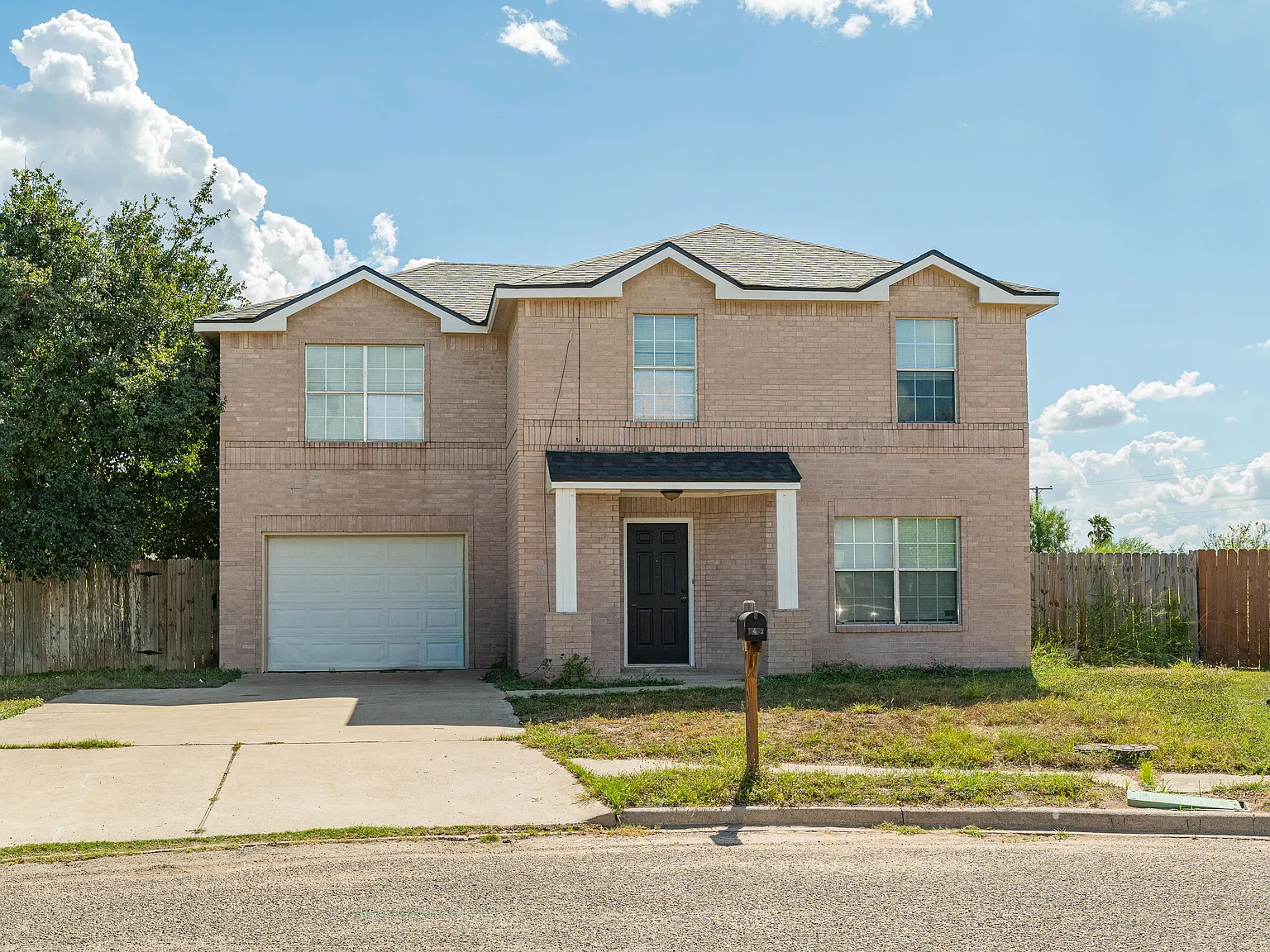 3 bed, 2.5 bath, 1735 sqft, $1,895 — Photo 1