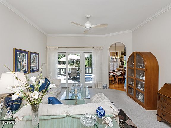 3rd image of 122 Belmont Court