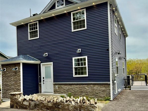 52 Roe Ave