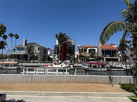 2nd image of 219 Rivo Alto Canal