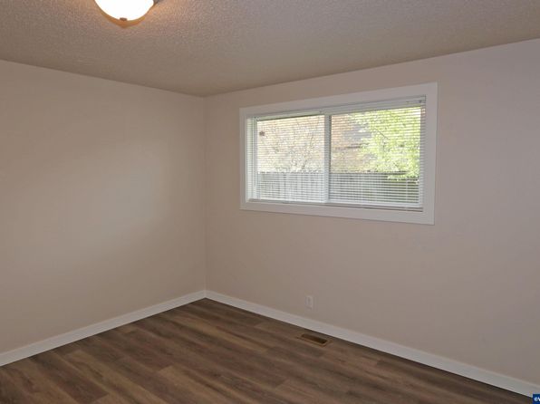 salem-oregon-449355435 picture