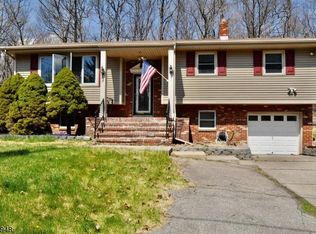 13 Bridge Rd, Highland Lakes, NJ