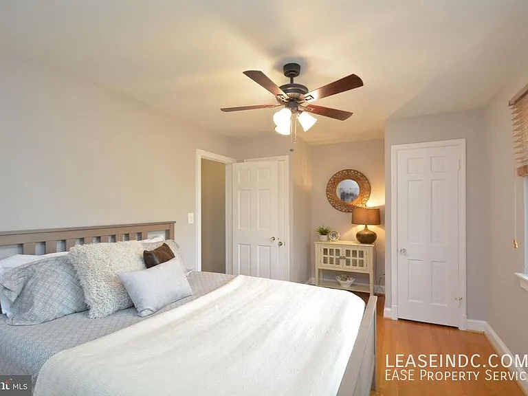 704 Devon Pl — Photo 23