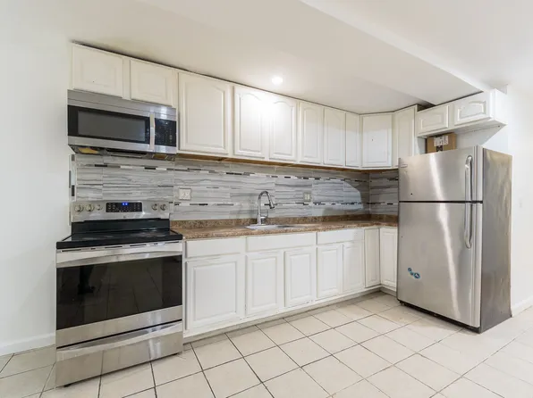 27 Pulaski Street image 10 of 13