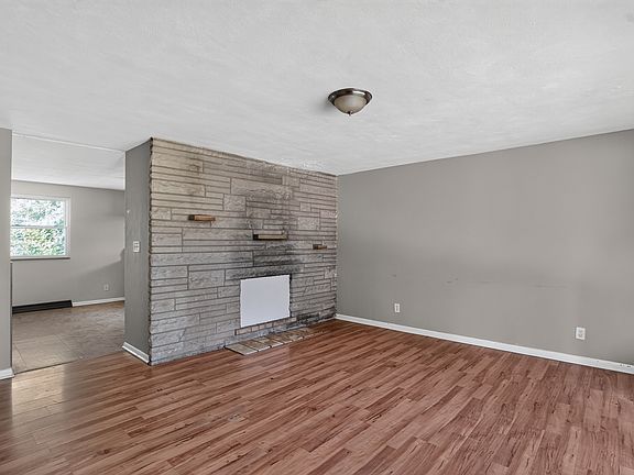 3rd image of 3950 N Elizabeth St