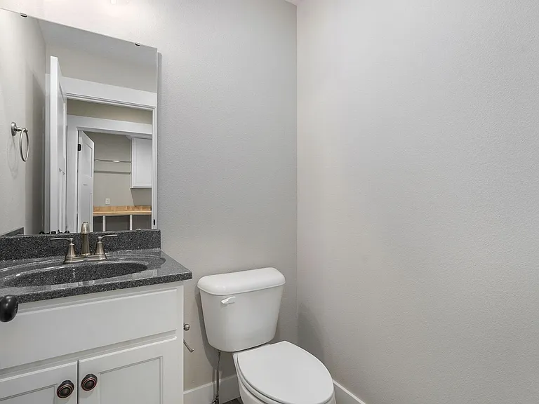 1120 N Clay Ave — Photo 13