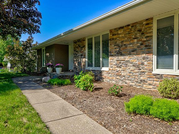 5th image of 7305 N Edgewild Dr