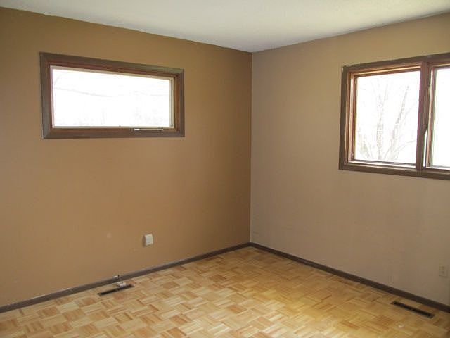 1st image of 400 E Park St