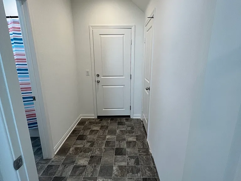 755 Royal County Ct — Photo 9
