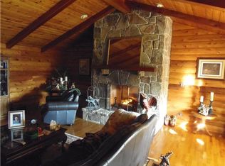 392 Charlie Roberts Rd E, Pelham, TN 37366