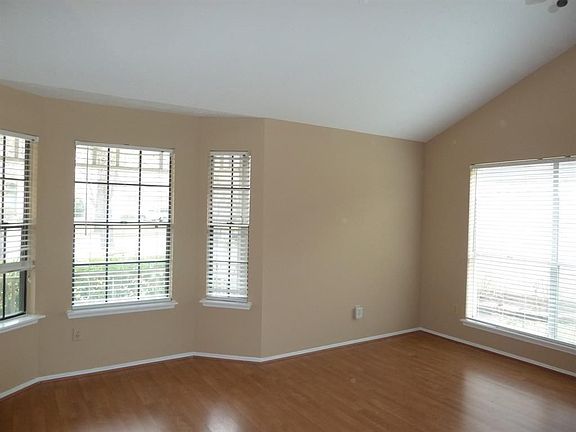 2nd image of 3506 Meadowcrest Ln
