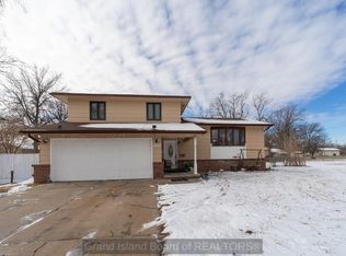 2212 Maplewood Pl, Grand Island, NE 68801