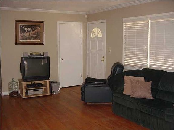 3rd image of 2219 Sherwood Pl