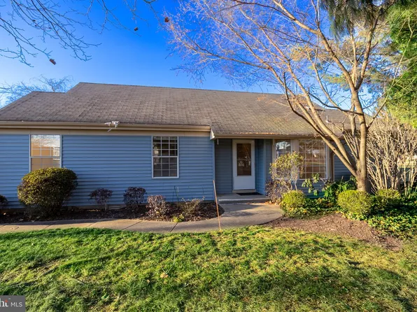 4 James Madison Ct, Monroe Township, NJ 08831