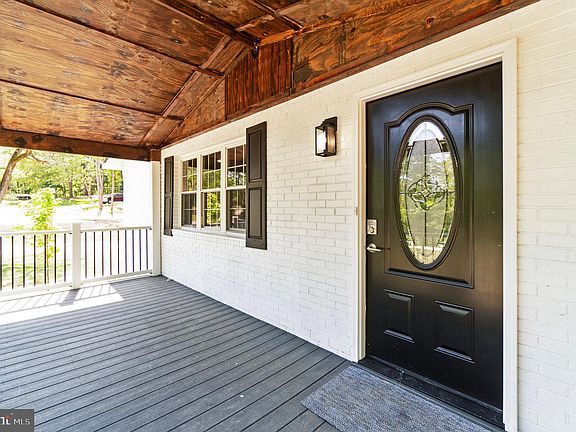 2nd image of 33 Paynes Ln