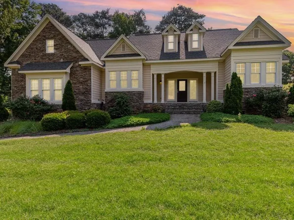 1096 Silverleaf Dr, Youngsville, NC 27596