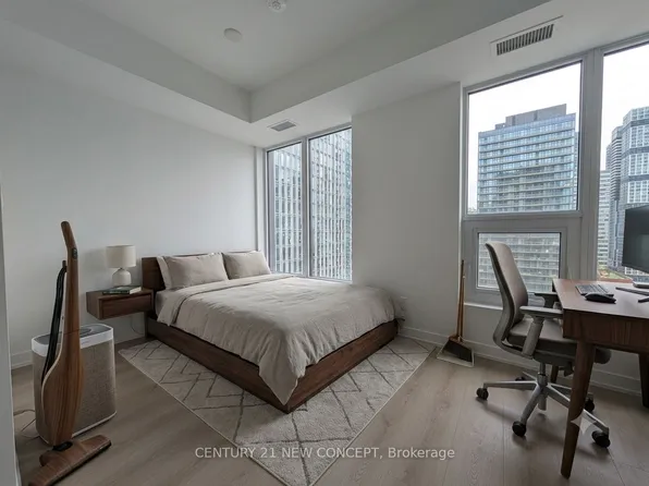 100 Queen St E #2316, Toronto, ON M5C 0B5