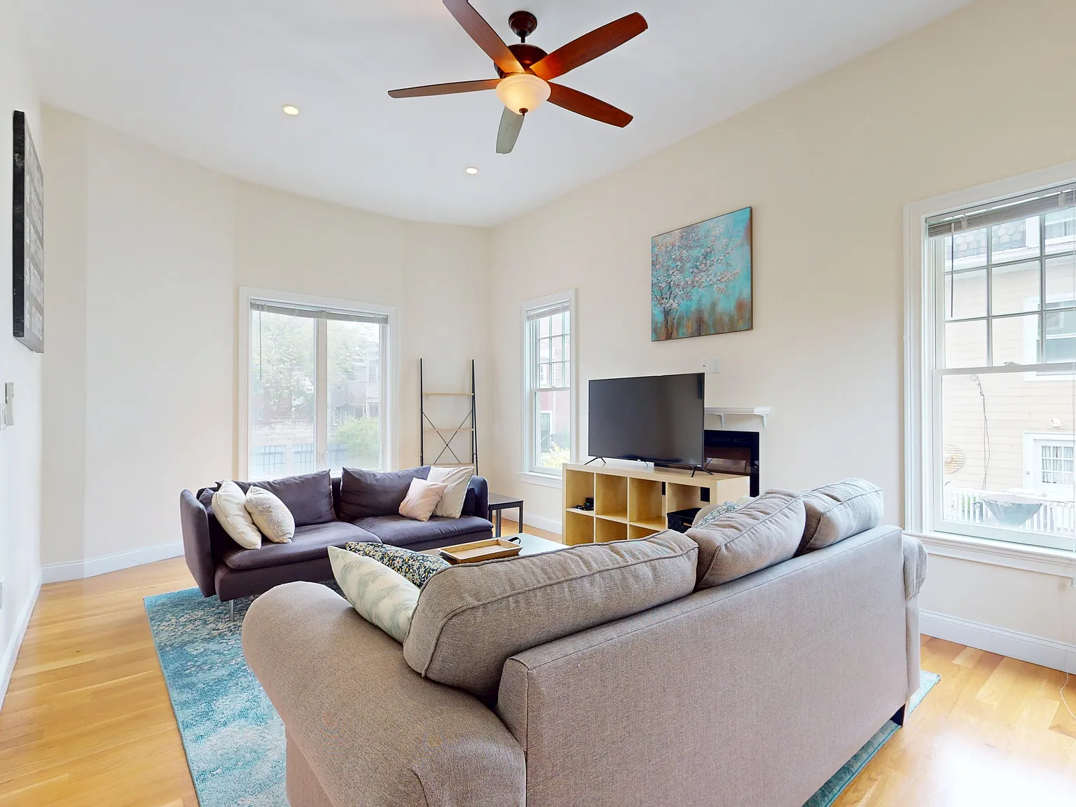 4 bed, 2.5 bath, 1640 sqft, $6,500 — Photo 3