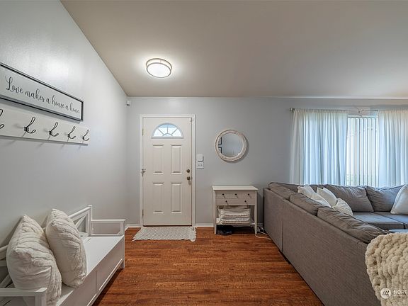 3rd image of 1231 Bowen Way E