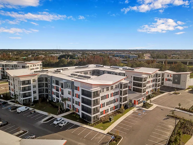 Nexus Brandon Apartments — Photo 44