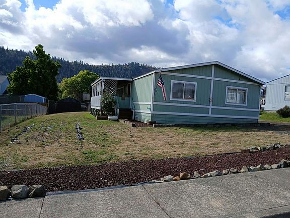 3rd image of 871 SE Meadowood Dr