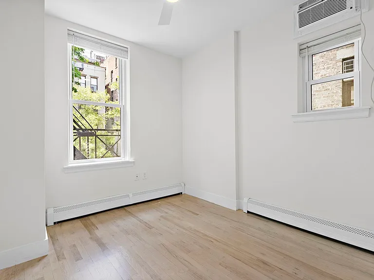1120 Hudson St #4 — Photo 13