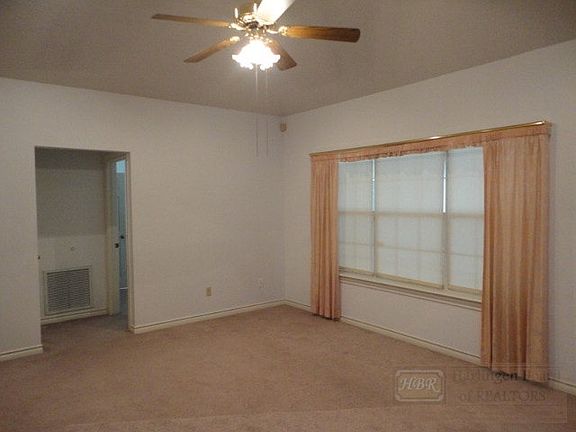 5th image of 404 E Wisteria Ave